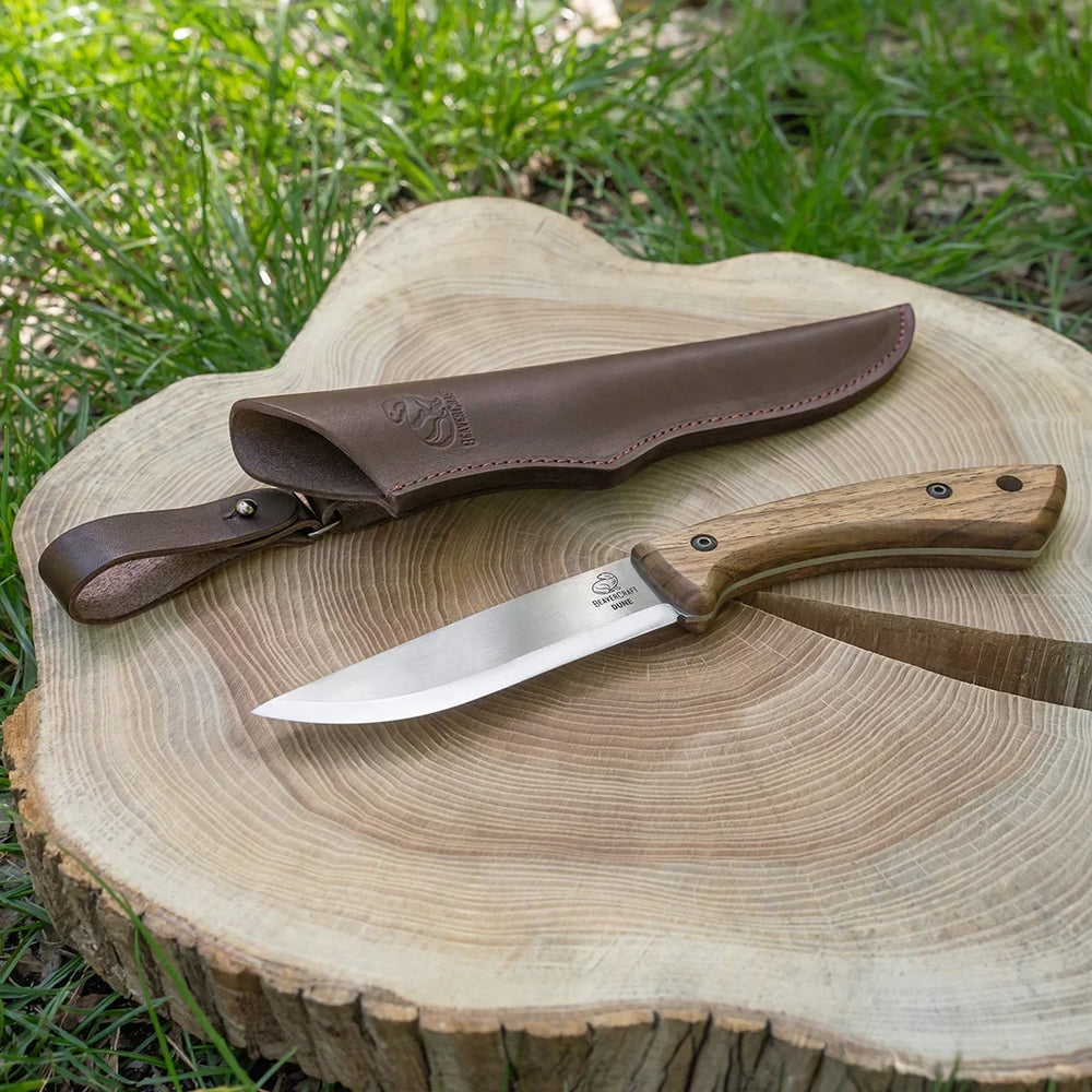 BeaverCraft Dune Bushcraftkniv m/Slire - i bruk ute