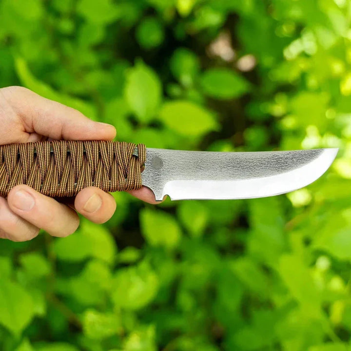 SNK1 Skeletkniv med læderskede - Bushcraft kniv D2 stål