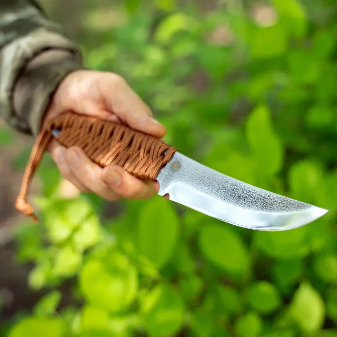 SNK1 Skeletkniv med læderskede - Bushcraft kniv D2 stål