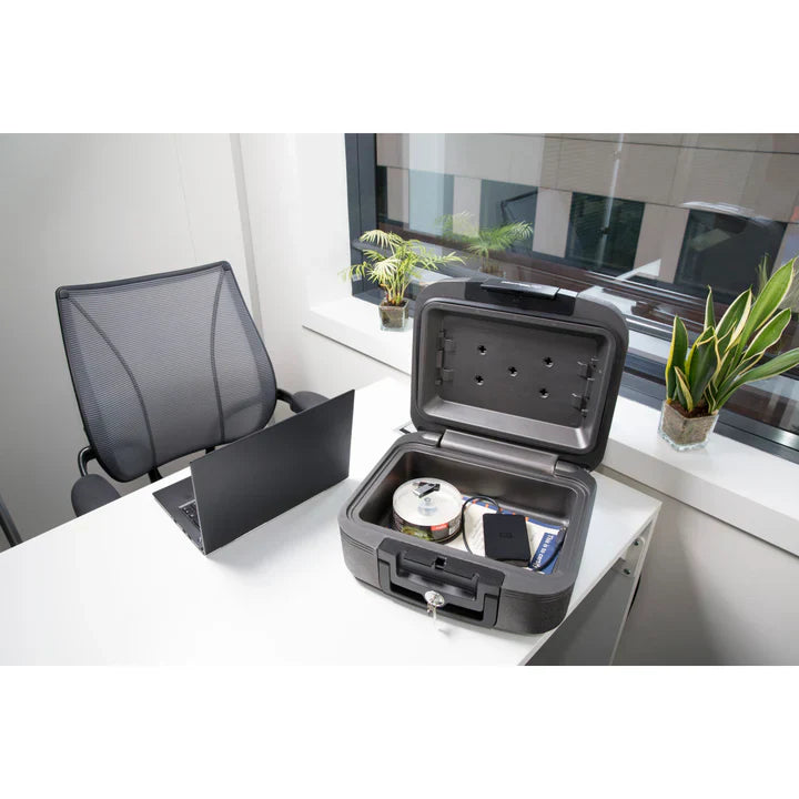 MasterLock - Brannsikker og Vanntett Sikkerhetskoffert - A4‑format - Game-On.no