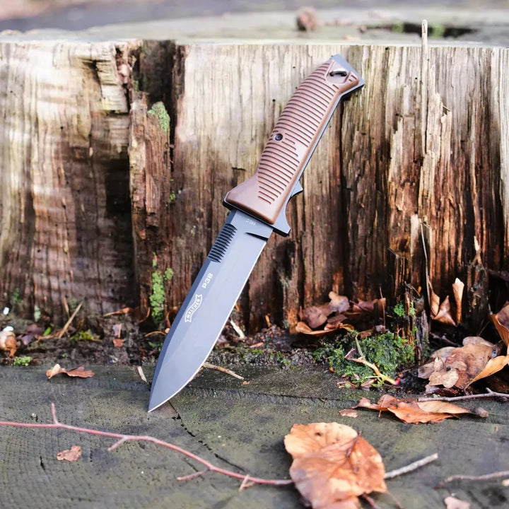 P38 Kniv - Med Lærslire - Lisensiert - Game-On.no