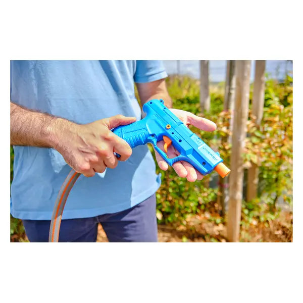 Walther WN99 vannpistol til hageslange koblet til hageslange